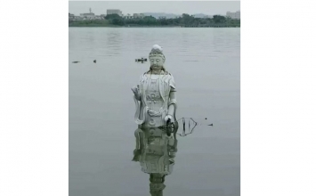 Trung Quốc: Giải cứu tượng Quán Thế Âm dưới sông